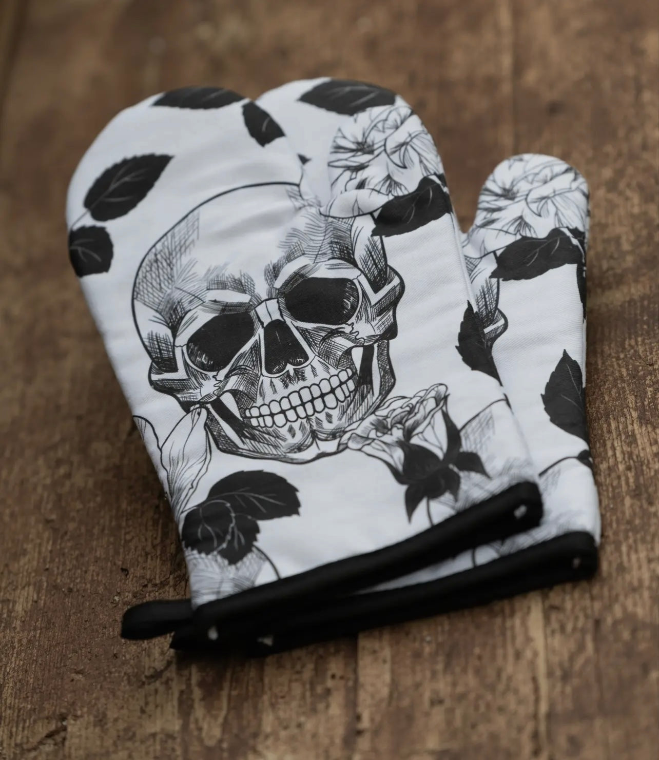 Gothic Skull Oven Mitts & Potholder Set